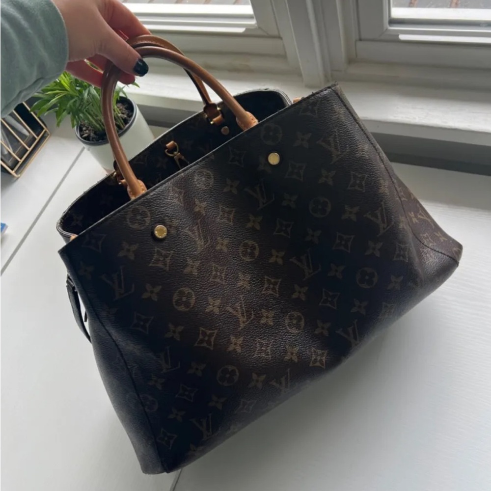 Louis Vuitton Montaigne Top Handle Bag MM Brown
Canvas. Pre owned.